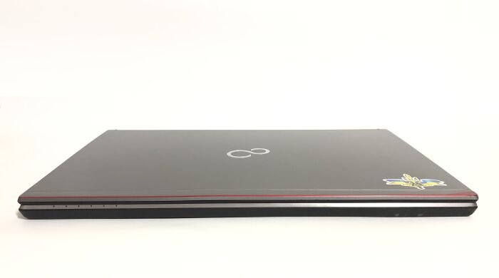 Ноутбук Б-класс Fujitsu LifeBook E753 / 15.6" (1920x1080) IPS / Intel Core i7-3632QM (4 (8) ядра по 2.2 - 3.2 GHz) / 8 GB DDR3 / 256 GB SSD / Intel HD Graphics 4000 / WebCam / DVD-ROM / Win 10 Pro