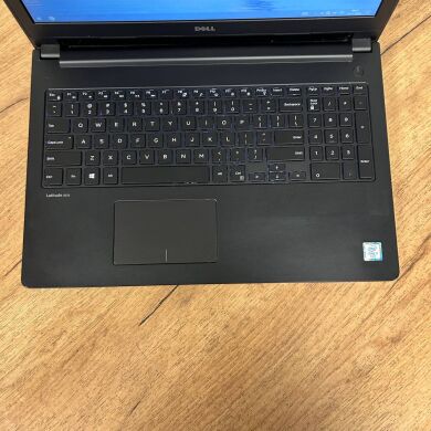 Ноутбук Б-класс Dell Latitude 3570 / 15.6" (1366x768) TN / Intel Core i7-6500U (2 (4) ядра по 2.5 - 3.1 GHz) / 8 GB DDR3 / 256 GB SSD / nVidia GeForce 920M, 2 GB DDR3, 64-bit / WebCam
