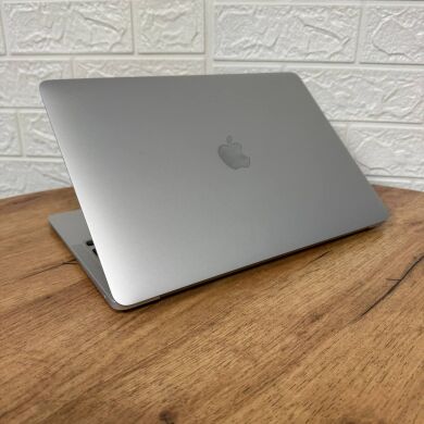 Ультрабук Б-класс Apple MacBook Air 13 2020 A2179 / 13.3'' (2560x1600) IPS / Intel Core i3-1000G4 (2 (4) ядра по 1.1 - 3.2 GHz) / 8 GB DDR4 / 256 GB SSD / Intel Iris Plus Graphics / WebCam / MacOS