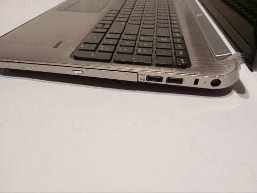 Ноутбук Б-класс HP Pavilion DV6 / 15.6" (1366x768) TN / AMD A6-3430MX (4 ядра по 1.7 - 2.4 GHz) / 8 GB DDR3 / 128 GB SSD / AMD Radeon HD 6520G / WebCam / DVD-RW / АКБ не держит