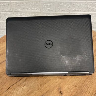 Мобильная рабочая станция Б-класс Dell Precision 7720 / 17.3" (1920x1080) IPS / Intel Xeon E3-1505M v6 (4 (8) ядра по 3.0 - 4.0 GHz) / 32 GB DDR4 / 256 GB SSD / AMD Radeon Pro WX 4130, 2 GB GDDR5, 128-bit