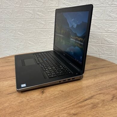 Мобильная рабочая станция Б-класс Dell Precision 7720 / 17.3" (1920x1080) IPS / Intel Xeon E3-1505M v6 (4 (8) ядра по 3.0 - 4.0 GHz) / 32 GB DDR4 / 256 GB SSD / AMD Radeon Pro WX 4130, 2 GB GDDR5, 128-bit