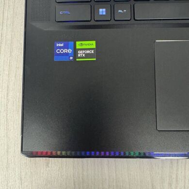 Ігровий ноутбук Б-клас MSI Raider GE78HX 13VH / 17.3" (2560x1440) IPS / Intel Core i9-13950HX (24 (32) ядер по 2.2 - 5.5 GHz) / 32 GB DDR5 / 2000 GB SSD NVMe / nVidia GeForce RTX 4080, 12 GB GDDR6, 192-bit / WebCam