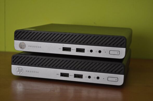 Неттоп HP ProDesk 400 G3 Mini PC USFF / Intel Core i5-7500T (4 ядра по 2.7 - 3.3 GHz) / 12 GB DDR4 / 240 GB SSD / Intel HD Graphics 630 / Windows 11 Pro / Блок живлення Неттоп HP ProDesk 400 G3 Mini PC USFF / Intel Core i5-7500T (4 ядра по 2.7 - 3.3 GHz) / 12 GB DDR4 / 240 GB SSD / Intel HD Graphics 630 / Windows 11 Pro / Блок живлення