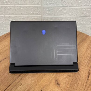 Игровой ноутбук Б-класс Dell Alienware m15 R7 / 15.6" (2560x1440) IPS / AMD Ryzen 9 6900HX (8 (16) ядер по 3.3 - 4.9&nbsp;GHz) / 16 GB DDR5 / 512 GB SSD / nVidia GeForce RTX 3070 Ti, 8 GB GDDR6, 256-bit / WebCam