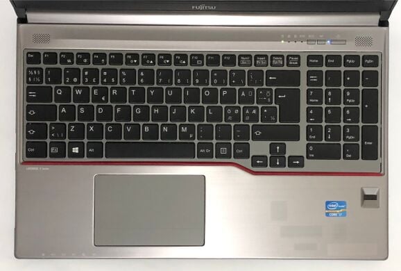 Ноутбук Б-класс Fujitsu LifeBook E753 / 15.6" (1920x1080) IPS / Intel Core i7-3632QM (4 (8) ядра по 2.2 - 3.2 GHz) / 8 GB DDR3 / 256 GB SSD / Intel HD Graphics 4000 / WebCam / DVD-ROM / Win 10 Pro
