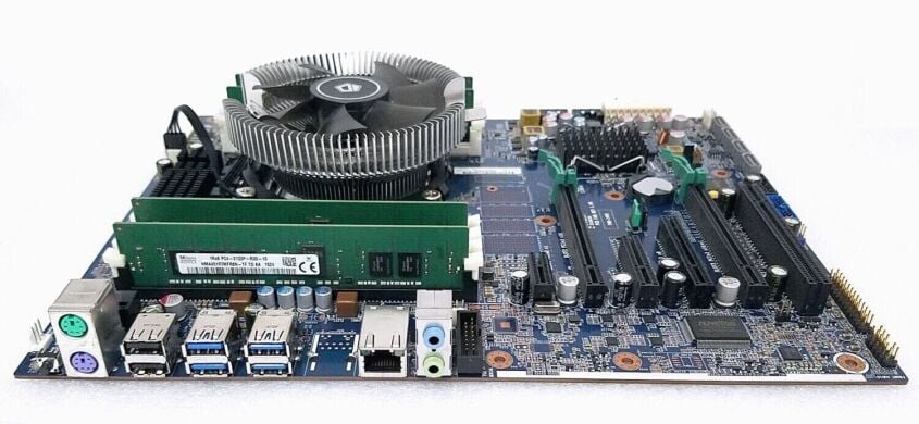 Комплект: Материнская плата HP Z440 / Intel Xeon E5-1620 v4 (4 (8) ядра по 3.5 - 3.8 GHz) (аналог i7-6700) / 32 GB DDR4 / Socket LGA 2011 v3+v4 / NVMe boot + кулер ID-Cooling DK-01