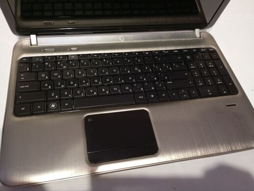 Ноутбук Б-класс HP Pavilion DV6 / 15.6" (1366x768) TN / AMD A6-3430MX (4 ядра по 1.7 - 2.4 GHz) / 8 GB DDR3 / 128 GB SSD / AMD Radeon HD 6520G / WebCam / DVD-RW / АКБ не держит