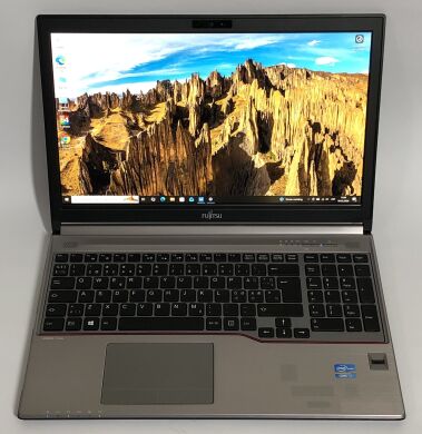 Ноутбук Б-класс Fujitsu LifeBook E753 / 15.6" (1920x1080) IPS / Intel Core i7-3632QM (4 (8) ядра по 2.2 - 3.2 GHz) / 8 GB DDR3 / 256 GB SSD / Intel HD Graphics 4000 / WebCam / DVD-ROM / Win 10 Pro