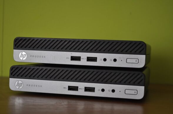 Неттоп HP ProDesk 400 G3 Mini PC USFF / Intel Core i5-7500T (4 ядра по 2.7 - 3.3 GHz) / 12 GB DDR4 / 240 GB SSD / Intel HD Graphics 630 / Windows 11 Pro / Блок живлення Неттоп HP ProDesk 400 G3 Mini PC USFF / Intel Core i5-7500T (4 ядра по 2.7 - 3.3 GHz) / 12 GB DDR4 / 240 GB SSD / Intel HD Graphics 630 / Windows 11 Pro / Блок живлення