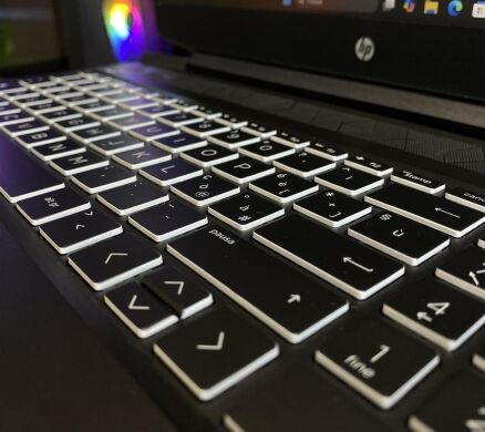 Ігровий ноутбук HP Pavilion Gaming 15 / 15.6" (1920x1080) IPS / Intel Core i7-10750H (6 (12) ядер по 2.6 - 5.0 GHz) / 16 GB DDR4 / 512 GB SSD / nVidia GeForce GTX 1650 Ti, 4 GB GDDR6, 128-bit / WebCam