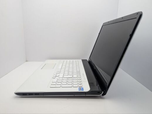 Ноутбук Sony SVE-171G12M / 17.3" (1600x900) TN / Intel Core i3-3120M (2 (4) ядра по 2.5 GHz) / 8 GB DDR3 / 1000 GB HDD / Intel HD Graphics 4000 / WebCam / DVD-ROM Ноутбук Sony SVE-171G12M / 17.3" (1600x900) TN / Intel Core i3-3120M (2 (4) ядра по 2.5 GHz) / 8 GB DDR3 / 1000 GB HDD / Intel HD Graphics 4000 / WebCam / DVD-ROM