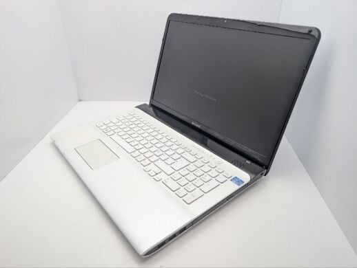 Ноутбук Sony SVE-171G12M / 17.3" (1600x900) TN / Intel Core i3-3120M (2 (4) ядра по 2.5 GHz) / 8 GB DDR3 / 1000 GB HDD / Intel HD Graphics 4000 / WebCam / DVD-ROM Ноутбук Sony SVE-171G12M / 17.3" (1600x900) TN / Intel Core i3-3120M (2 (4) ядра по 2.5 GHz) / 8 GB DDR3 / 1000 GB HDD / Intel HD Graphics 4000 / WebCam / DVD-ROM