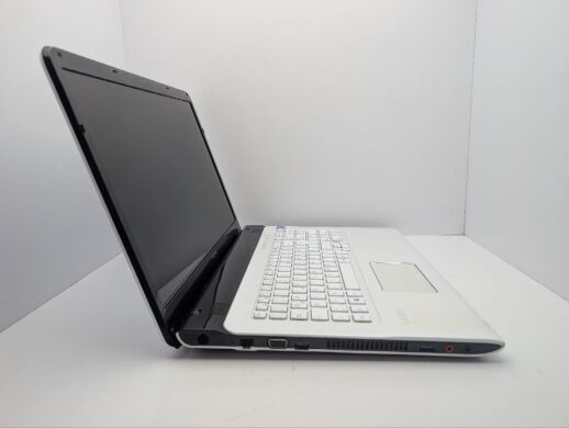 Ноутбук Sony SVE-171G12M / 17.3" (1600x900) TN / Intel Core i3-3120M (2 (4) ядра по 2.5 GHz) / 8 GB DDR3 / 1000 GB HDD / Intel HD Graphics 4000 / WebCam / DVD-ROM Ноутбук Sony SVE-171G12M / 17.3" (1600x900) TN / Intel Core i3-3120M (2 (4) ядра по 2.5 GHz) / 8 GB DDR3 / 1000 GB HDD / Intel HD Graphics 4000 / WebCam / DVD-ROM