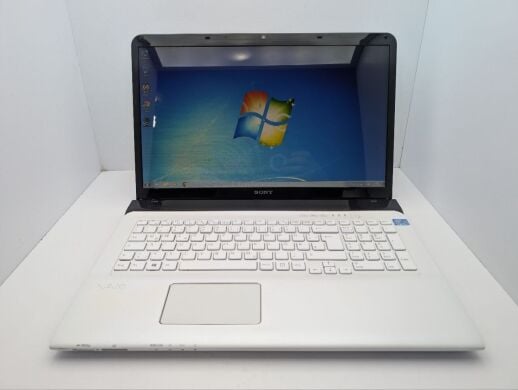 Ноутбук Sony SVE-171G12M / 17.3" (1600x900) TN / Intel Core i3-3120M (2 (4) ядра по 2.5 GHz) / 8 GB DDR3 / 1000 GB HDD / Intel HD Graphics 4000 / WebCam / DVD-ROM Ноутбук Sony SVE-171G12M / 17.3" (1600x900) TN / Intel Core i3-3120M (2 (4) ядра по 2.5 GHz) / 8 GB DDR3 / 1000 GB HDD / Intel HD Graphics 4000 / WebCam / DVD-ROM