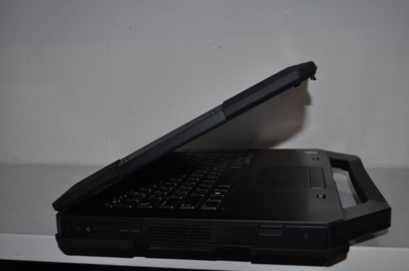 Захищений ноутбук Dell Latitude 5414 Rugged / 14" (1920x1080) TN / Intel Core i7-6600U (2 (4) ядра по 2.6 - 3.4 GHz) / 16 GB DDR4 / 240 GB SSD / AMD Radeon R7 M360, 2 GB GDDR3, 64-bit / WebCam / Wi-Fi / Bluetooth / Windows 11 Pro + Блок живлення 130W Захищений ноутбук Dell Latitude 5414 Rugged / 14" (1920x1080) TN / Intel Core i7-6600U (2 (4) ядра по 2.6 - 3.4 GHz) / 16 GB DDR4 / 240 GB SSD / AMD Radeon R7 M360, 2 GB GDDR3, 64-bit / WebCam / Wi-Fi / Bluetooth / Windows 11 Pro + Блок живлення 130W