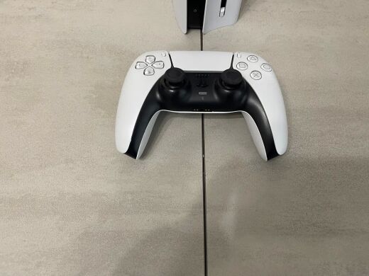 Игровая консоль Sony Playstation PS5 CFI-2015 Slim / AMD Ryzen Zen 2 Custom (8 ядер по 3.5 GHz) / 16 GB GDDR6 / 1000 GB SSD / AMD Radeon RDNA 2, 16 GB GDDR6, 256-bit / Blu-Ray / Wi-Fi + джойстик