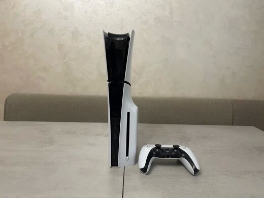 Игровая консоль Sony Playstation PS5 CFI-2015 Slim / AMD Ryzen Zen 2 Custom (8 ядер по 3.5 GHz) / 16 GB GDDR6 / 1000 GB SSD / AMD Radeon RDNA 2, 16 GB GDDR6, 256-bit / Blu-Ray / Wi-Fi + джойстик