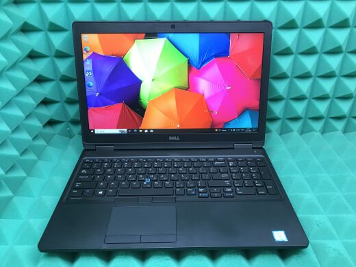 Мобільна робоча станція Б-клас Dell Precision 3520 / 15.6" (1920x1080) IPS / Intel Core i7-7820HQ (4 (8) ядра по 2.9 - 3.9 GHz) / 16 GB DDR4 / 256 GB SSD / nVidia Quadro M620, 2 GB GDDR5, 128-bit / WebCam / HDMI / Windows 10 ліцензія