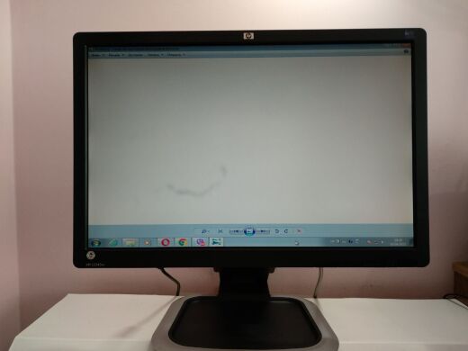 Монитор Б класс HP L2245w / 22" (1680x1050) TN / DVI, VGA, USB / VESA 100x100