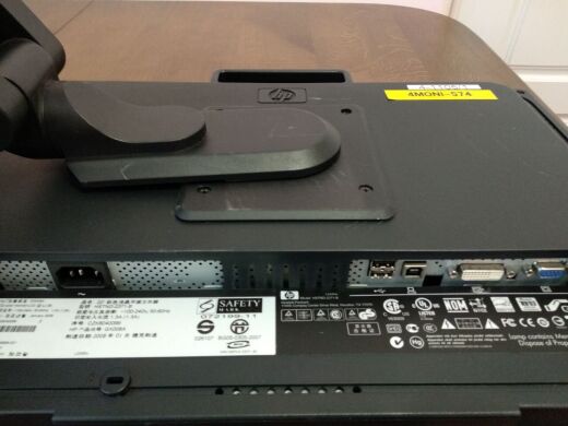 Монитор Б класс HP L2245w / 22" (1680x1050) TN / DVI, VGA, USB / VESA 100x100