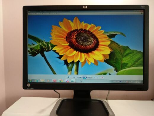 Монитор Б класс HP L2245w / 22" (1680x1050) TN / DVI, VGA, USB / VESA 100x100