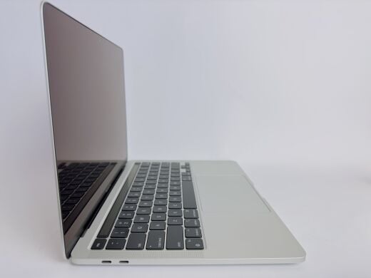 Ноутбук Apple MacBook Pro 13 / 13.3" (2560x1600) IPS / Apple M1 (8 ядер по 3.2 GHz) / 8 GB DDR4 / 256 GB SSD / Apple M1 Graphics / WebCam / MacOS / Silver Ноутбук Apple MacBook Pro 13 / 13.3" (2560x1600) IPS / Apple M1 (8 ядер по 3.2 GHz) / 8 GB DDR4 / 256 GB SSD / Apple M1 Graphics / WebCam / MacOS / Silver