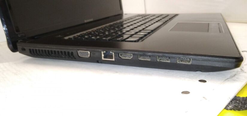 Ноутбук Б-клас Lenovo G770 / 17.3" (1600x900) TN / Intel Core i3-2350M (2 (4) ядра по 2.3 GHz) / 8 GB DDR3 / 500 GB HDD / Intel HD Graphics 4000 / WebCam / Без АКБ