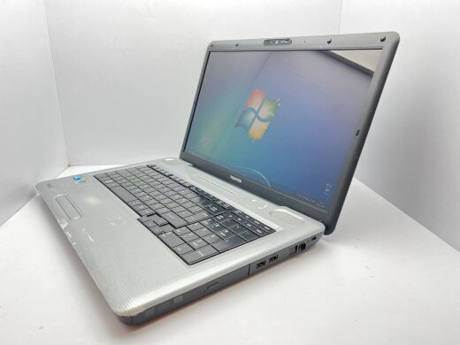 Ноутбук Б-класс Toshiba Satellite L550 / 17.3" (1600x900) TN / Intel Core 2 Duo T6500 (2 ядра по 2.1 GHz) / 4 GB DDR2 / 250 GB HDD / ATI Mobility Radeon HD 4530, 512 MB DDR3, 64-bit / WebCam