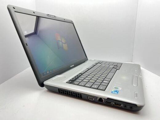 Ноутбук Б-класс Toshiba Satellite L550 / 17.3" (1600x900) TN / Intel Core 2 Duo T6500 (2 ядра по 2.1 GHz) / 4 GB DDR2 / 250 GB HDD / ATI Mobility Radeon HD 4530, 512 MB DDR3, 64-bit / WebCam