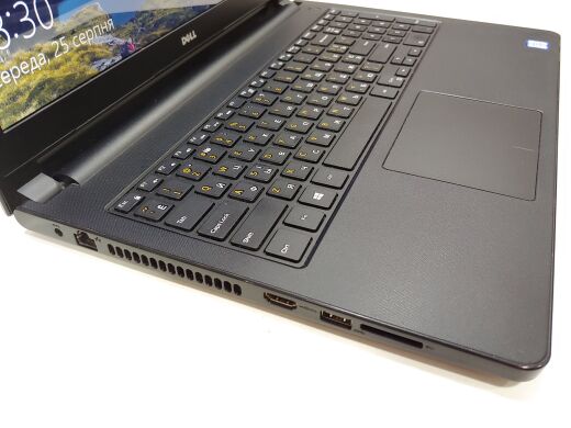 Ноутбук Dell Inspiron 15 5566 / 15.6" (1366x768) TN LED / Intel Core i5-7200U (2 (4) ядра по 2.5 - 3.1 GHz) / 8 GB DDR4 / 256 GB SSD / WebCam / DVD-RW / USB 3.0 / HDMI Ноутбук Dell Inspiron 15 5566 / 15.6" (1366x768) TN LED / Intel Core i5-7200U (2 (4) ядра по 2.5 - 3.1 GHz) / 8 GB DDR4 / 256 GB SSD / WebCam / DVD-RW / USB 3.0 / HDMI