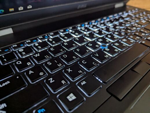 Ноутбук Dell Latitude E5570 / 15.6" (1920x1080) IPS / Intel Core i7-6600U (2 (4) ядра по 2.6 - 3.4 GHz) / 16 GB DDR4 / 500 GB SSD / AMD Radeon R7 M360, 2 GB DDR3, 64-bit / WebCam / Windows 10