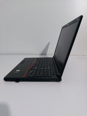 Ноутбук Fujitsu LifeBook E554 / 15.6" (1366x768) TN / Intel Core i3-4100M (2 (4) ядра по 2.5 GHz) / 8 GB DDR3 / 120 GB SSD NEW / Intel HD Graphics 4600 / DVD-ROM + Бездротова мишка в подарунок
