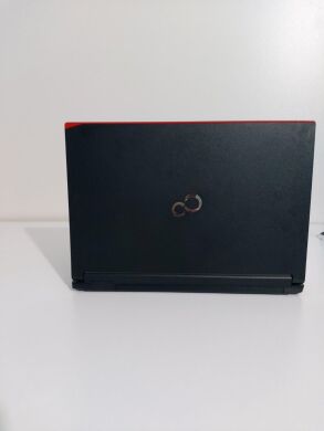 Ноутбук Fujitsu LifeBook E554 / 15.6" (1366x768) TN / Intel Core i3-4100M (2 (4) ядра по 2.5 GHz) / 8 GB DDR3 / 120 GB SSD NEW / Intel HD Graphics 4600 / DVD-ROM + Бездротова мишка в подарунок