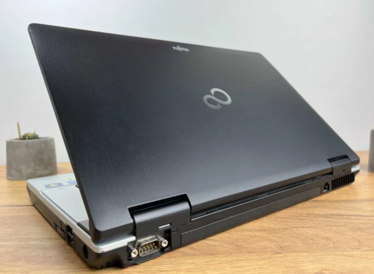 Ноутбук Fujitsu LifeBook E751 / 15.6" (1366x768) TN / Intel Core i5-2520M (2 (4) ядра по 2.5 - 3.2 GHz) / 8 GB DDR3 / 128 GB SSD / Intel HD Graphics 3000 / WebCam / АКБ не держит / Windows 10 PRO Lic