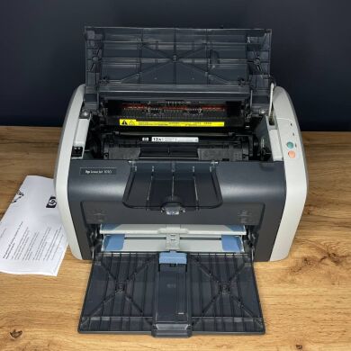 Принтер НР LaserJet 1010 Printer / Лазерний монохромний друк / 600x600 dpi / A4 / 12 стор/хв / USB 2.0 / Дуплекс / Кабелі в комплекті