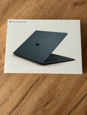 Ультрабук Б-класс Microsoft Surface Laptop 2 / 13.5" (2256x1504) IPS Touch / Intel Core i5-8250U (4 (8) ядра по 1.6 - 3.4 GHz) / 8 GB DDR3 / 256 GB SSD M.2 / Intel UHD Graphics 620 / WebCam / HDMI