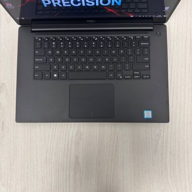 Мобільна робоча станція Б-клас Dell Precision 5530 / 15.6" (3840x2160) IPS Touch / Intel Core i7-8850H (6 (12) ядра по 2.6 - 4.3 GHz) / 16 GB DDR4 / 256 GB SSD NVMe / nVidia Quadro P1000, 4 GB GDDR5, 128-bit / WebCam