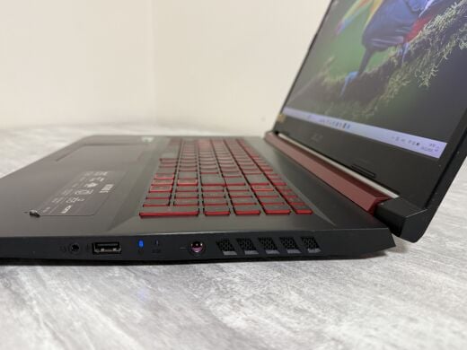 Игровой ноутбук Б-класс Acer Nitro AN517-51-56YW / 17.3" (1920x1080) IPS / Intel Core i5-9300H (4 (8) ядра по 2.4 - 4.1 GHz) / 32 GB DDR4 / 512 GB SSD / nVidia GeForce GTX 1650, 4 GB GDDR5, 128-bit / WebCam / Win 11 Home