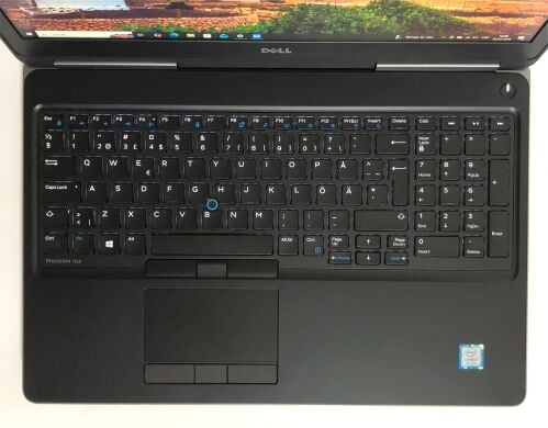 Мобильная рабочая станция Dell Precision 7520 / 15.6" (1920x1080) IPS / Intel Core i7-7820HQ (4 (8) ядра по 2.9 - 3.9 GHz) / 16 GB DDR4 / 256 GB SSD / nVidia Quadro M2200, 4 GB GDDR5, 128-bit / WebCam / Win 10 Pro