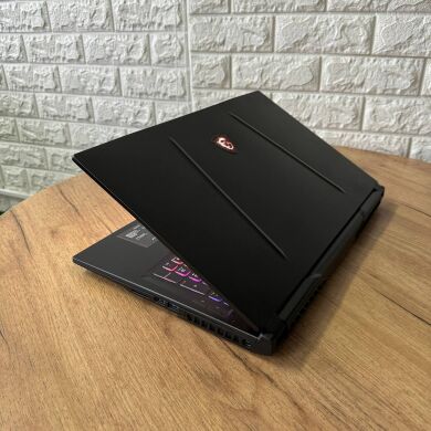 Ігровий ноутбук MSI GL75 Leopard 10SFK / 17.3" (1920x1080) IPS / Intel Core i7-10750H (6 (12) ядер по 2.6 - 5.0 GHz) / 16 GB DDR4 / 512 GB SSD + 1000 GB HDD / nVidia GeForce RTX 2070, 8 GB GDDR6, 256-bit / WebCam