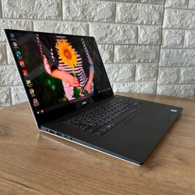 Мобільна робоча станція Dell Precision 5540 / 15.6" (3840x2160) IPS Touch / Intel Core i7-9850H (6 (12) ядер по 2.6 - 4.6 GHz) / 16 GB DDR4 / 256 GB SSD / nVidia Quadro T1000, 4 GB GDDR5, 128-bit / WebCam