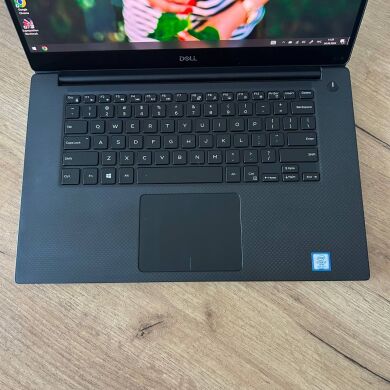 Мобільна робоча станція Dell Precision 5540 / 15.6" (3840x2160) IPS Touch / Intel Core i7-9850H (6 (12) ядер по 2.6 - 4.6 GHz) / 16 GB DDR4 / 256 GB SSD / nVidia Quadro T1000, 4 GB GDDR5, 128-bit / WebCam