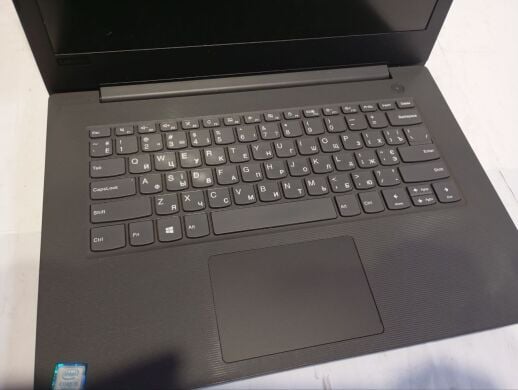 Ноутбук Б-класс Lenovo V130-14IKB / 14" (1920x1080) TN / Intel Core i5-7200U (2 (4) ядра по 2.5 - 3.1 GHz) / 8 GB DDR4 / 256 GB SSD / Intel HD Graphics 620 / WebCam / Win 10 Pro