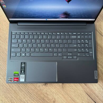 Игровой ноутбук Lenovo Ideapad Slim 7 16ARH7 / 16" (2560x1600) IPS Touch / AMD Ryzen 7 6800HS (8 (16) ядер по 3.2 - 4.7 GHz) / 16 GB DDR4 / 512 GB SSD / nVidia GeForce RTX 3050, 4 GB GDDR6, 128-bit / WebCam