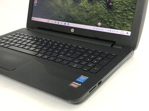Ноутбук Б-класс HP 250 G4 / 15.6" (1366x768) TN / Intel Core i3-5005U (2 (4) ядра по 2.0 GHz) / 8 GB DDR4 / 1000 GB HDD / AMD Radeon R5 M330, 2 GB DDR3, 64-bit / WebCam / DVD-ROM / Win 10 Home