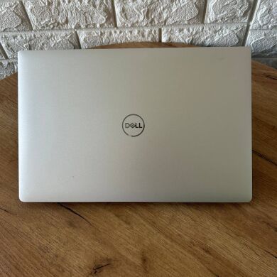 Мобільна робоча станція Dell Precision 5540 / 15.6" (3840x2160) IPS Touch / Intel Core i7-9850H (6 (12) ядер по 2.6 - 4.6 GHz) / 16 GB DDR4 / 256 GB SSD / nVidia Quadro T1000, 4 GB GDDR5, 128-bit / WebCam