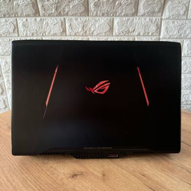 Ігровий ноутбук Asus ROG Strix GL702VI / 17.3" (1920x1080) IPS / Intel Core i7-7700HQ (4 (8) ядра по 2.8 - 3.8 GHz) / 16 GB DDR4 / 256 GB SSD M.2 + 1000 GB HDD / nVidia GeForce GTX 1080, 8 GB GDDR5X, 256-bit / WebCam