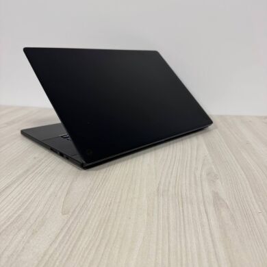 Ігровий ноутбук Б-клас Asus ProArt Studiobook P16 H7606WI / 16" (3840x2400) OLED Touch / AMD Ryzen AI 9 HX 370 (12 (24) ядер по 2.0 - 5.1 GHz) / 64 GB DDR5 / 2000 GB SSD NVMe / nVidia GeForce RTX 4070, 8 GB GDDR6, 128-bit