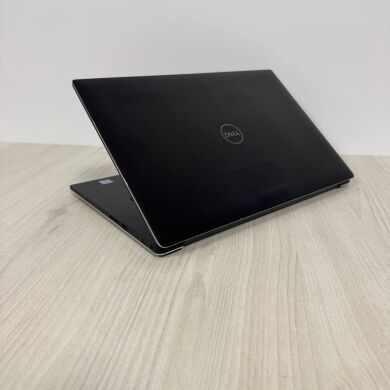 Мобільна робоча станція Б-клас Dell Precision 5530 / 15.6" (3840x2160) IPS Touch / Intel Core i7-8850H (6 (12) ядра по 2.6 - 4.3 GHz) / 16 GB DDR4 / 256 GB SSD NVMe / nVidia Quadro P1000, 4 GB GDDR5, 128-bit / WebCam